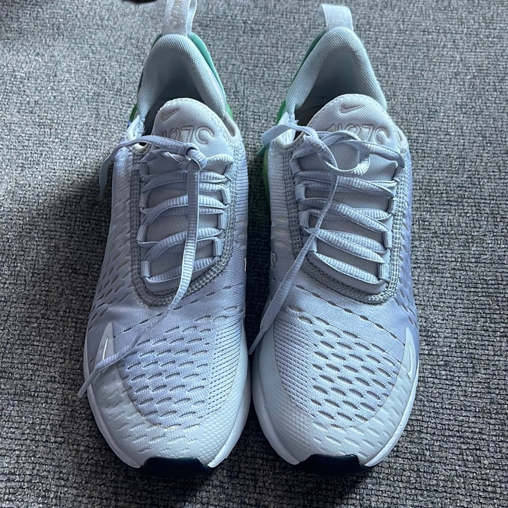 Kids air max 270 size 6Y(youth)